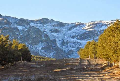 Ascensión al Cerro del Almiréz y la Ruta de la Hidroeléctrica