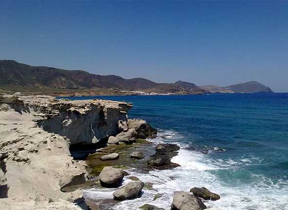 Encuentro de montañeros para limpiar el sendero Los Escullos-La Isleta