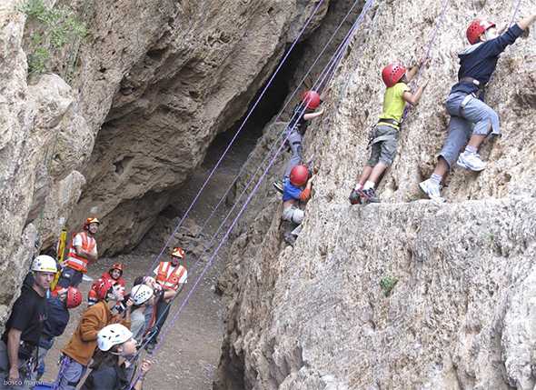 Acampada de montañismo infantil y juvenil