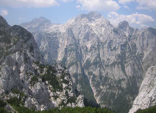 CÓNDOR CONQUISTA LA CIMA DEL PICO TRIGLAV