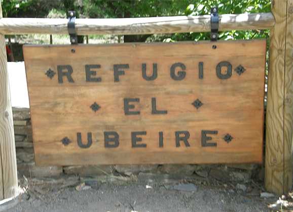 Acampada de montañismo en el refugio de Ubeire